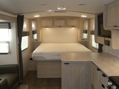 2022 Cruiser RV Shadow Cruiser - Photo 6
