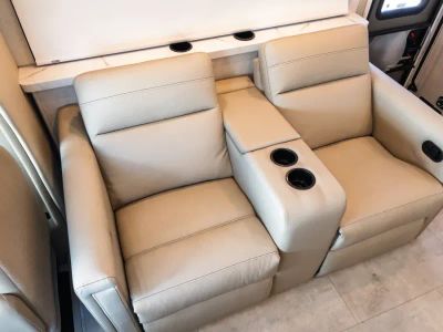 2027 Thor Motor Coach CHATEAU — photo 10 view