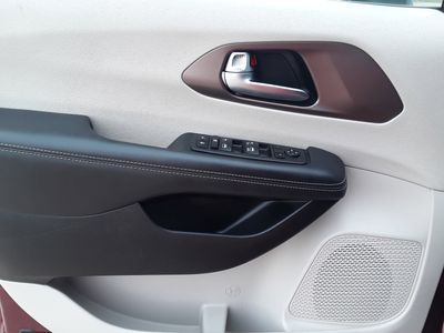 2023 Chrysler Voyager - Photo 17
