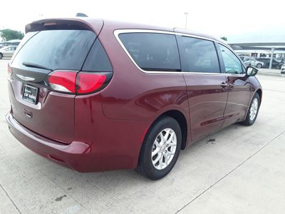 2023 Chrysler Voyager - Photo 3