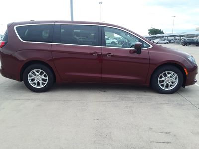 2023 Chrysler Voyager - Photo 2