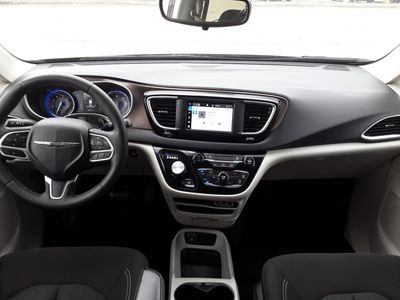 2023 Chrysler Voyager - Photo 12