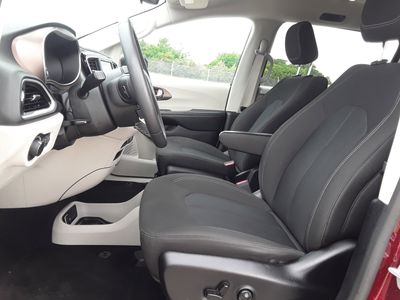 2023 Chrysler Voyager - Photo 9