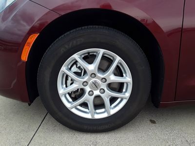 2023 Chrysler Voyager - Photo 15