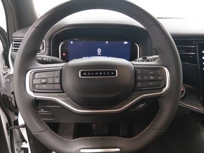 2024 Jeep Wagoneer L — photo 12 view