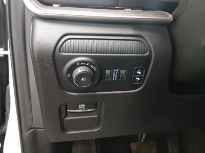 2024 Jeep Wagoneer L — photo 13 view