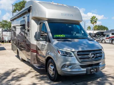 2022 Tiffin WAYFARER — front three-quarter view