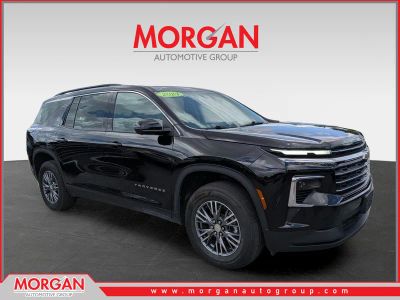 2024 Chevrolet Traverse FWD LT in Mosaic Black Metallic — front three-quarter view