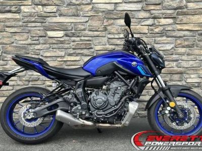 2022 Yamaha MT-07 — front three-quarter view