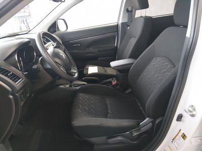 2025 Mitsubishi Outlander Sport — photo 12 view