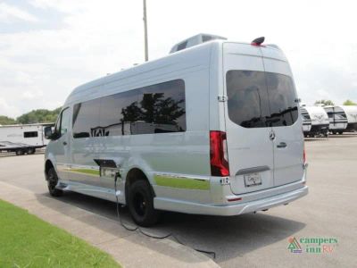 2027 Grech RV Strada-ion AWD — photo 37 view