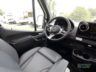 2027 Grech RV Strada-ion AWD — photo 32 view