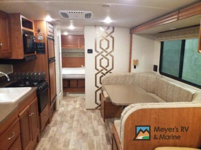 2017 Winnebago Vista - Photo 10