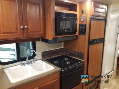 2017 Winnebago Vista - Photo 12