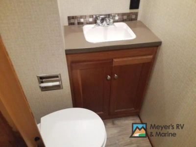 2017 Winnebago Vista - Photo 15