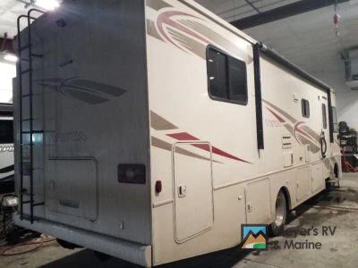 2017 Winnebago Vista - Photo 3