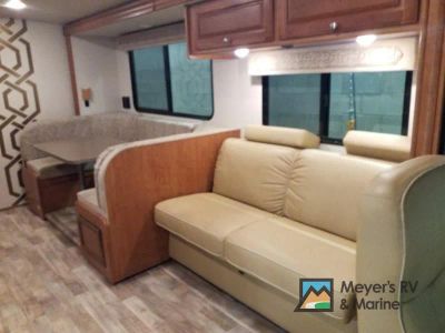 2017 Winnebago Vista - Photo 9