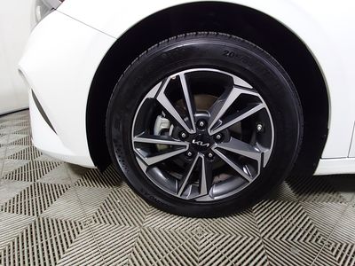 2024 Kia Forte — photo 10 view