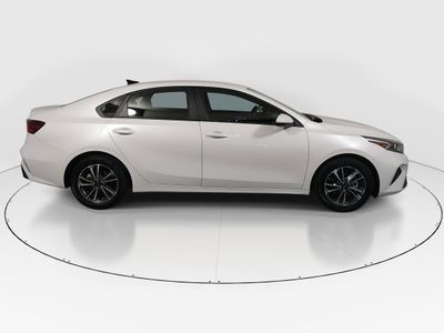 2024 Kia Forte — photo 8 view