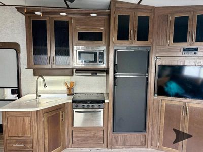 2018 Forest River RV Cherokee Arctic Wolf - Photo 29