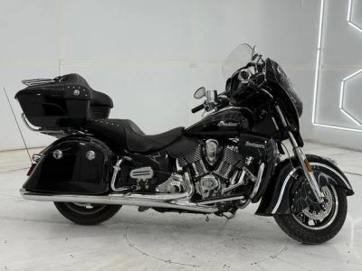 2017 Indian Motorcycle® Roadmaster® Thunder Black — front three-quarter view