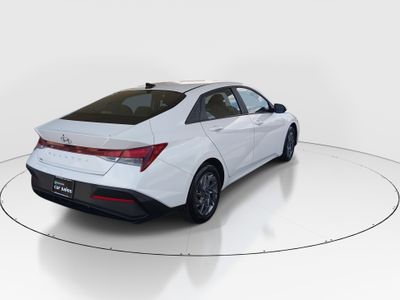 2024 Hyundai Elantra — photo 7 view