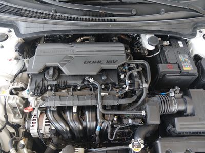 2024 Hyundai Elantra — photo 10 view