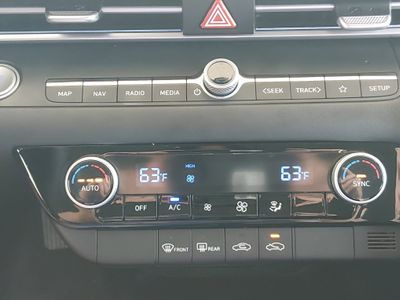 2024 Hyundai Elantra — photo 19 view
