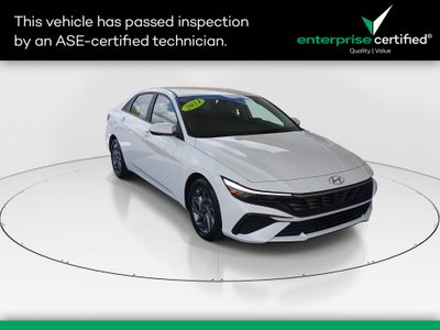 2024 Hyundai Elantra SEL IVT — front three-quarter view