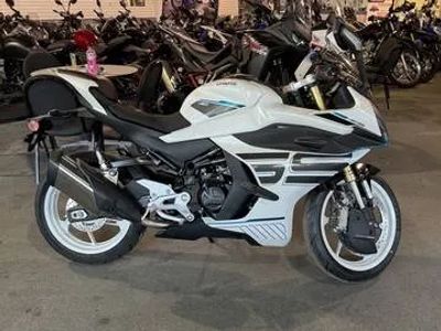 2026 CFMOTO 450SS — front three-quarter view