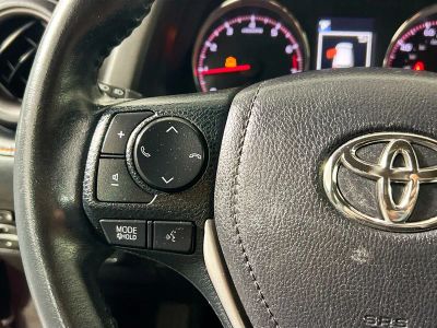 2018 Toyota RAV4 — photo 16 view