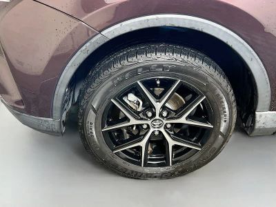 2018 Toyota RAV4 — photo 11 view