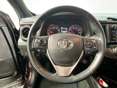 2018 Toyota RAV4 — photo 15 view