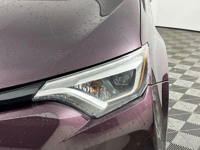 2018 Toyota RAV4 — photo 9 view