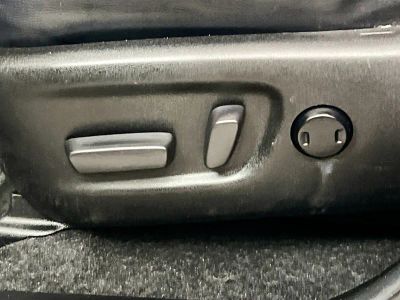 2018 Toyota RAV4 — photo 13 view