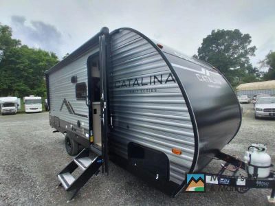 2027 Coachmen RV Catalina Summit Series 7 184BHSX — front three-quarter view