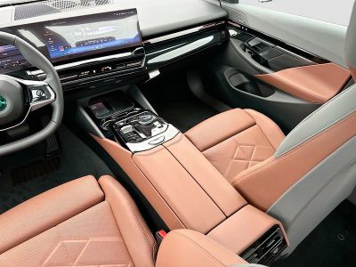 2026 BMW 5 Series — photo 18 view