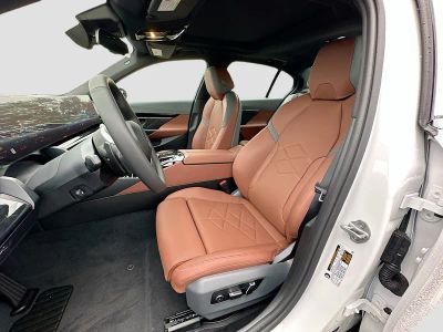 2026 BMW 5 Series — photo 15 view