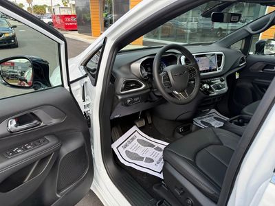 2026 Chrysler Voyager - Photo 15