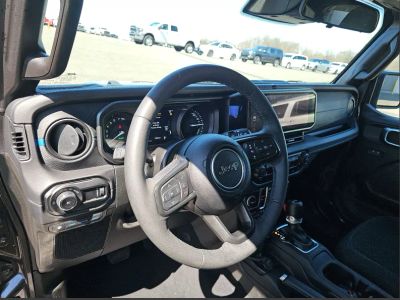 2025 Jeep Wrangler - Photo 2