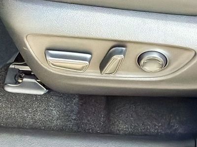 2025 Toyota RAV4 - Photo 24