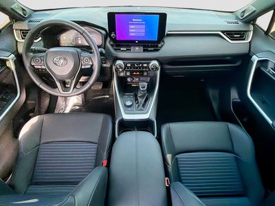2025 Toyota RAV4 - Photo 15
