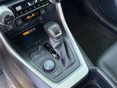 2025 Toyota RAV4 - Photo 28