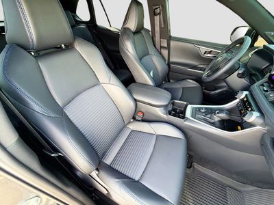 2025 Toyota RAV4 - Photo 14