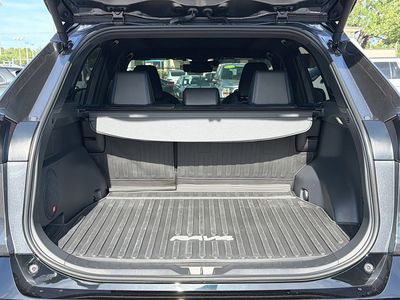 2025 Toyota RAV4 - Photo 11