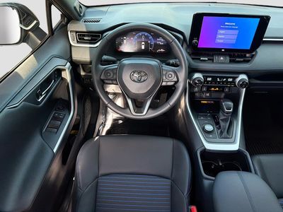 2025 Toyota RAV4 - Photo 16