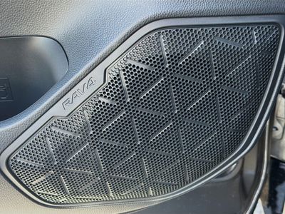 2025 Toyota RAV4 - Photo 23