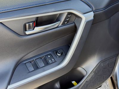 2025 Toyota RAV4 - Photo 22