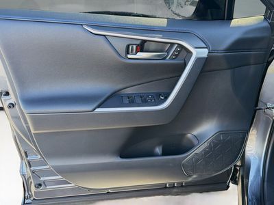 2025 Toyota RAV4 - Photo 21