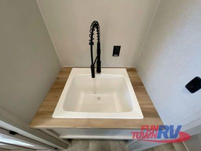 2025 Coachmen RV Brookstone - Photo 33
